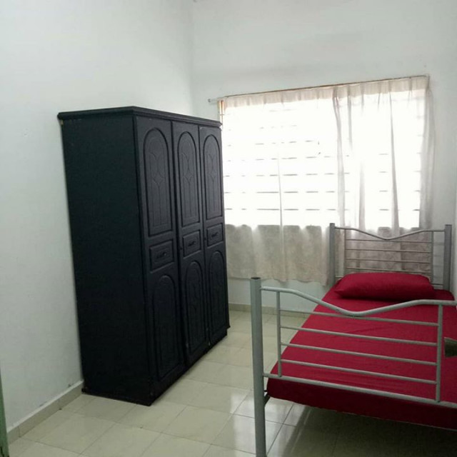 Jalan Bayan, Bandar Puchong Jaya is Now Available Medium Room to Rent. Maintenance and Free WiFi Provided!