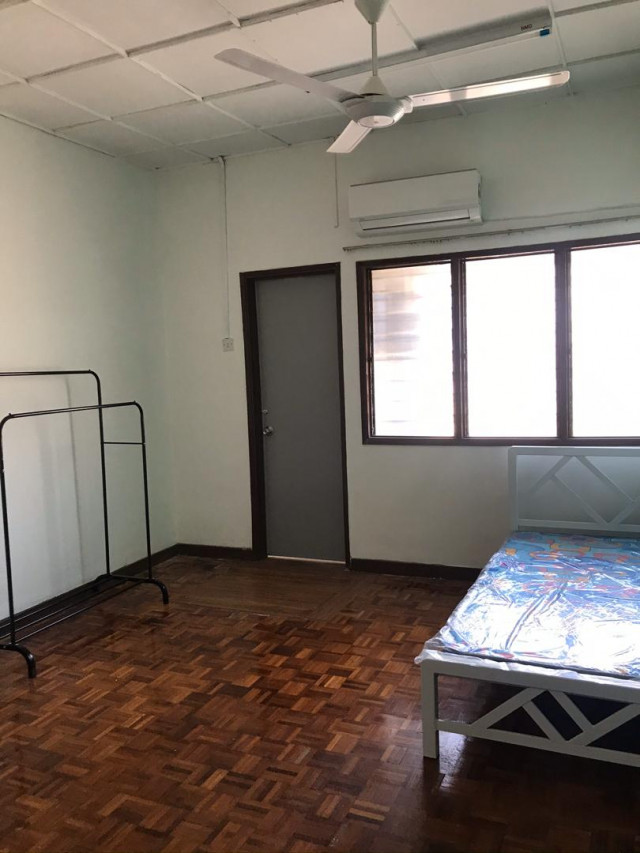 Available room in Subang Jaya