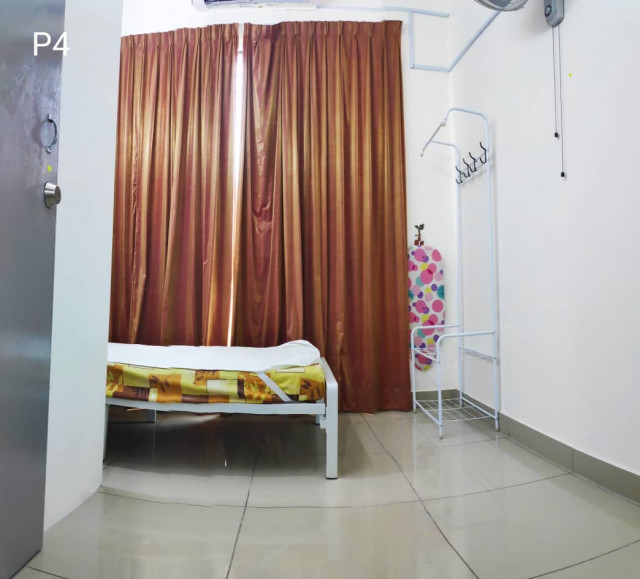 New Hot Area in Setia Alam ! Small Room with Ac!