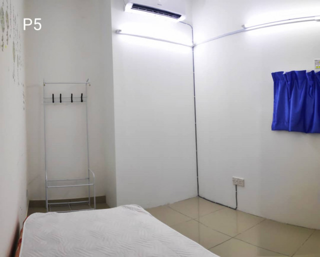 Small Room with Ac for Rent in Setia Alam!