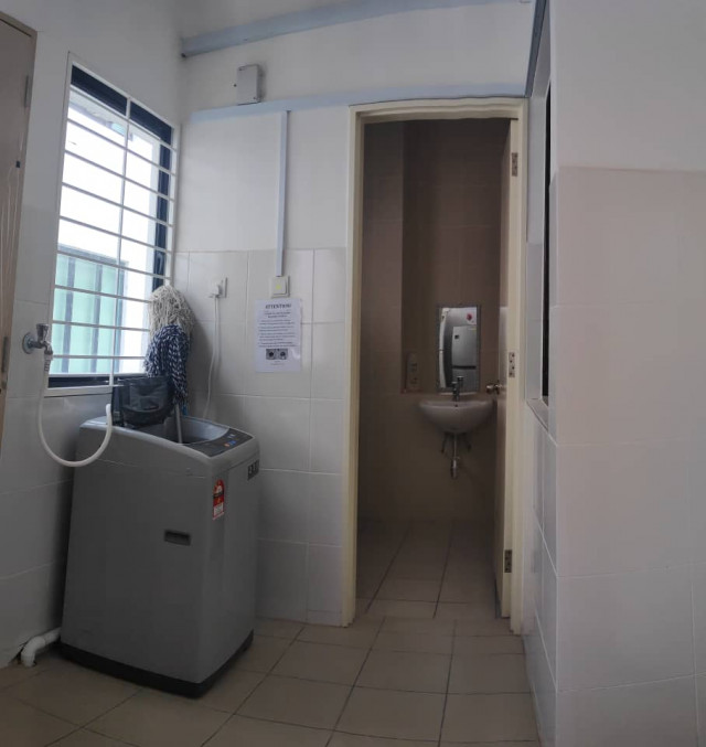 Small Room with Ac for Rent in Setia Alam!