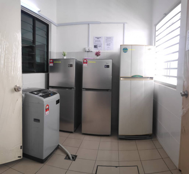 Small Room with Ac for Rent in Setia Alam!