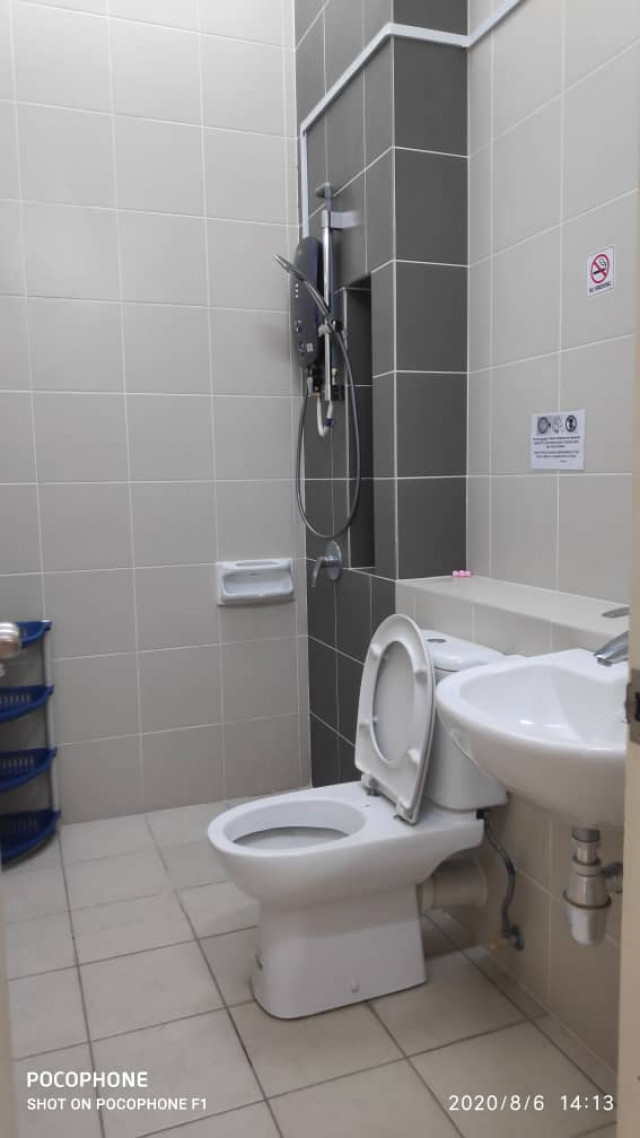 Small Room with Ac for Rent in Setia Alam!