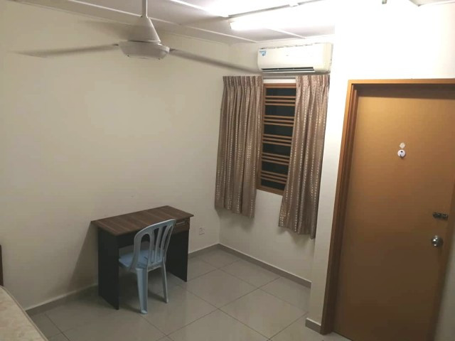 Nearby LRT! Just 5 mins Walking Distance, Available Medium Room to Rent at Jalan Kenari, Bandar Puchong Jaya.!
