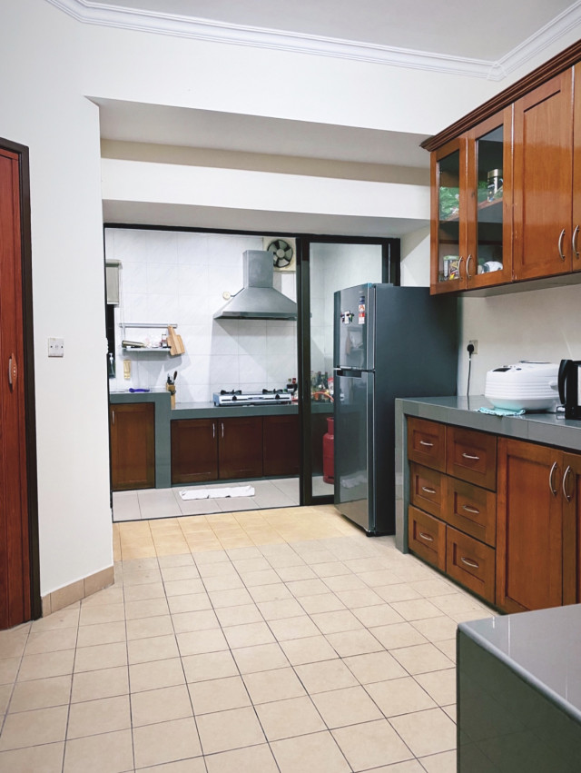 Move in Immediately!! Medium room for rent at BU6