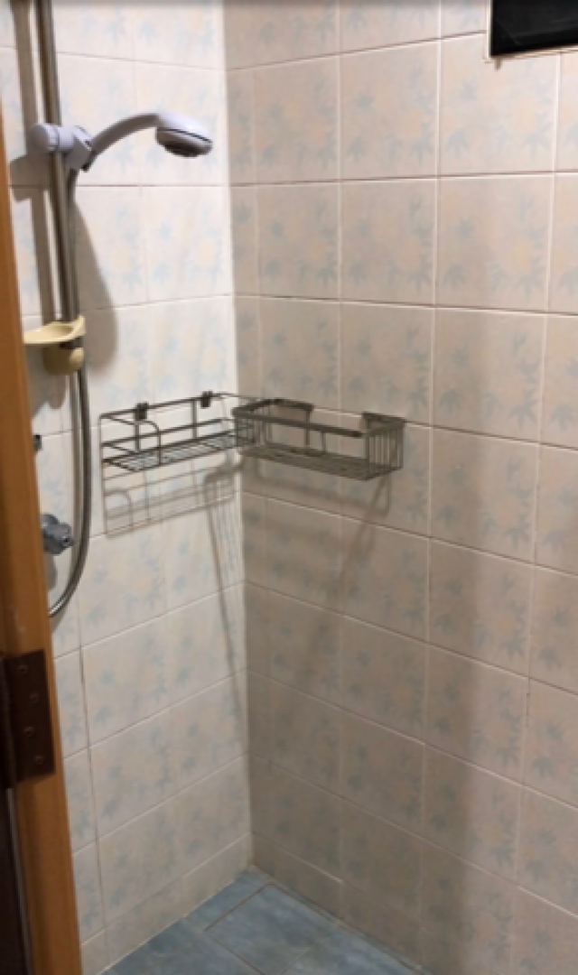 Move in Immediately!! Medium room for rent at BU6
