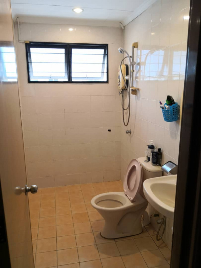 Fully Furnished Master room for rent at BU6