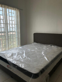 Available Medium Room to Rent at Jalan Tempua, Bandar Puchong Jaya. Free Weekly Cleaning Provided!