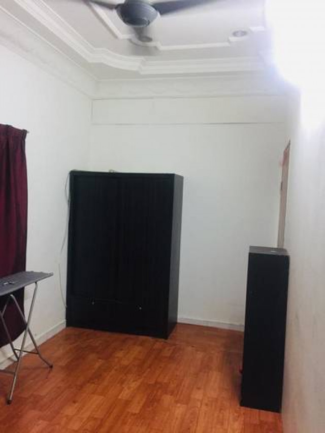 Jalan Tempua, Bandar Puchong Jaya is Now Available Limited Medium Room to Rent. Free Highly Speed WiFi!