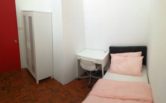 Great! Limited Medium Room to Rent at Jalan Tempua, Bandar Puchong Jaya. Maintenance and Cleaning Provided.