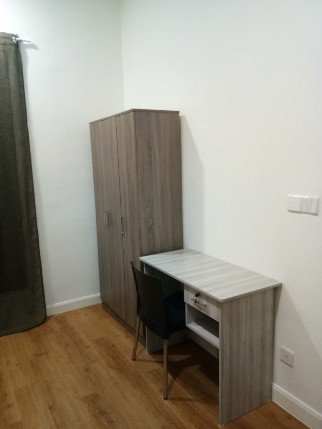 Nice! Available Medium Room to Rent at Jalan Tempua, Bandar Puchong Jaya. Free Highly Speed WiFi!
