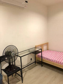 New! Medium Room is Now Available at Jalan Tempua, Bandar Puchong Jaya. Weekly Cleaning and Maintenance Provided!
