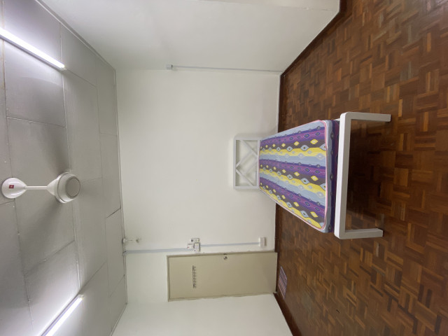 SS2 MEDIUM ROOM FOR RENT !ATTACHED SHARING BATHROOM.
