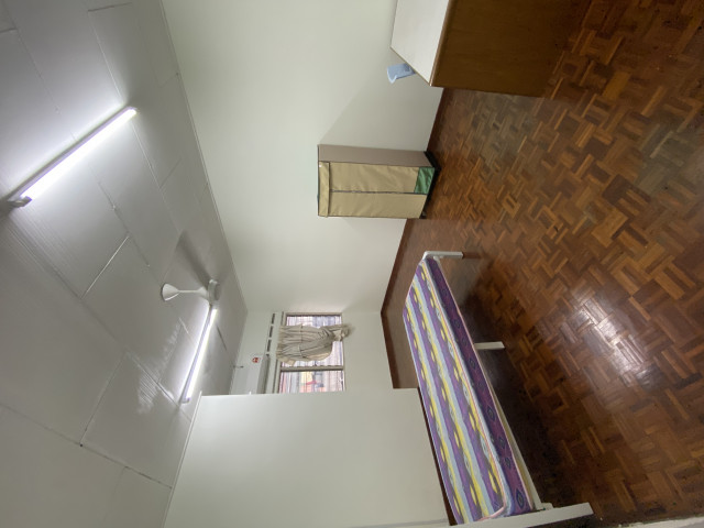 SS2 MEDIUM ROOM FOR RENT !ATTACHED SHARING BATHROOM.