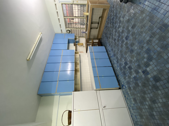 SS2 MEDIUM ROOM FOR RENT !ATTACHED SHARING BATHROOM.