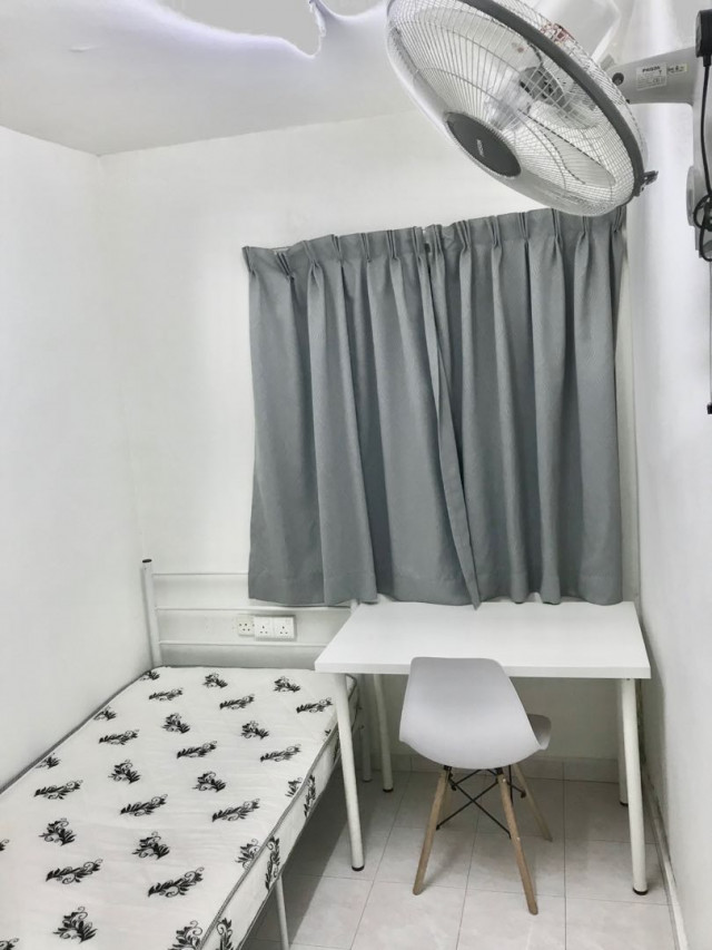 Near LRT and IOI Mall, Available Medium Room for Rent at Jalan Kenari, Bandar Puchong Jaya. With Free WiFi Provided!