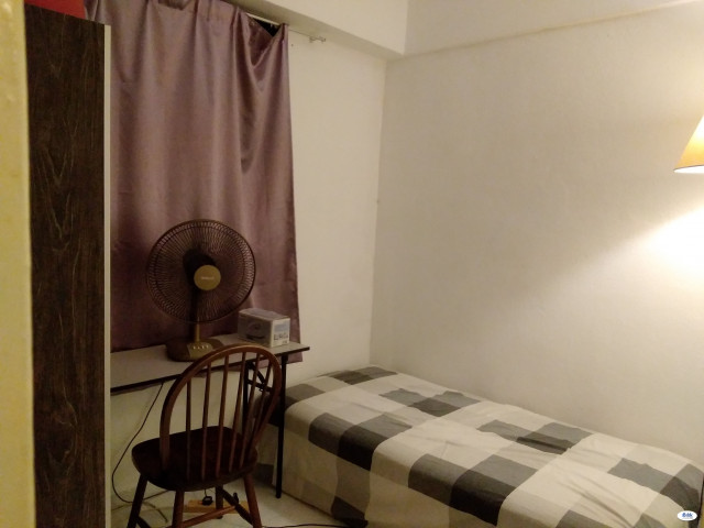 Limited Medium Aircond Room to Rent at Jalan Bayan, Bandar Puchong Jaya. Free Weekly Cleaning and WiFi Provided.