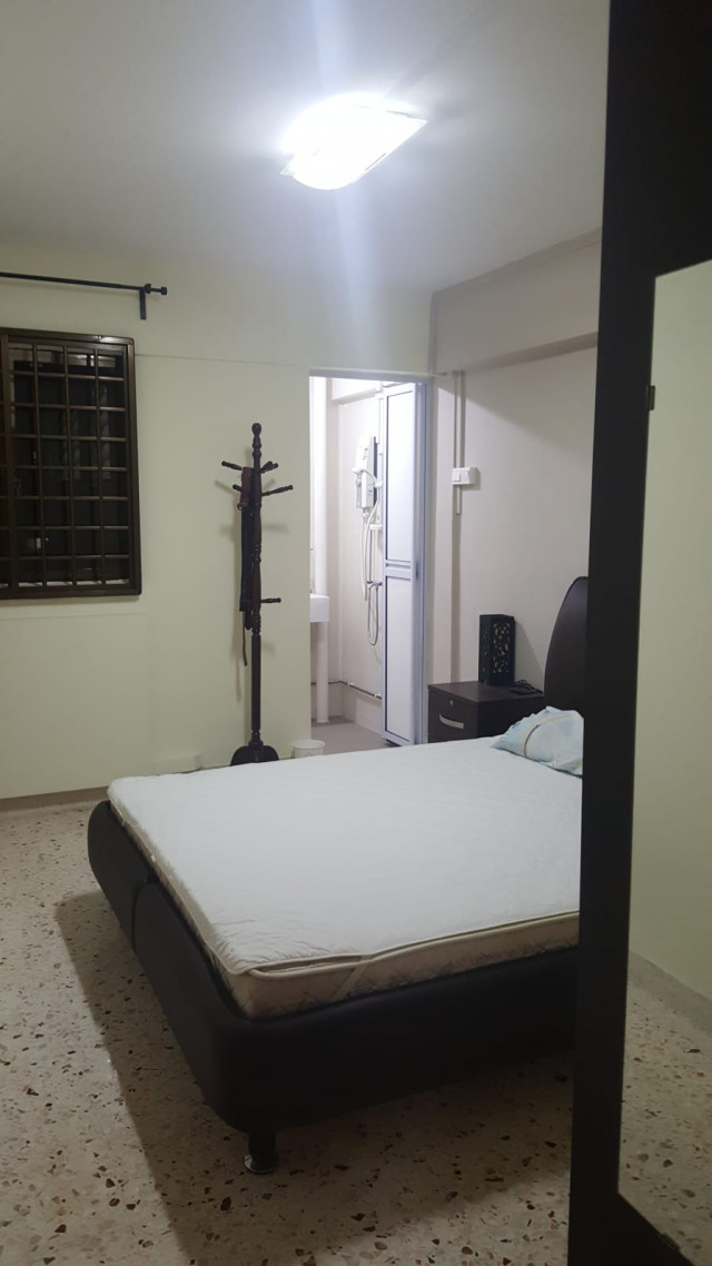 Great! Available Medium Aircond Room to Rent at Jalan Bayan, Bandar Puchong Jaya.