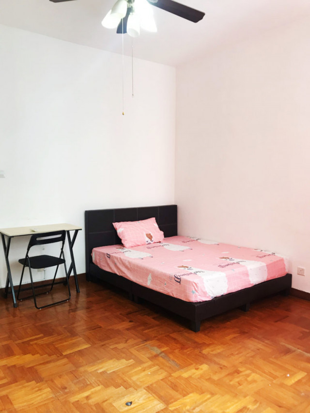 Hot Sale! Medium AIrcond Room for Rent at Jalan Tempua, Bandar Puchong Jaya. Nearby MRT and LRT Station!