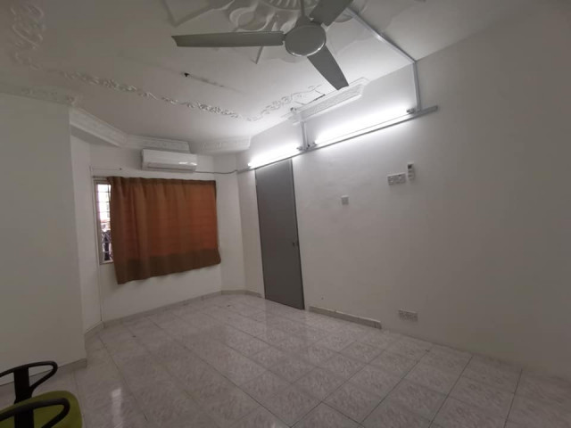 Room for rent in Taman Sea!!!