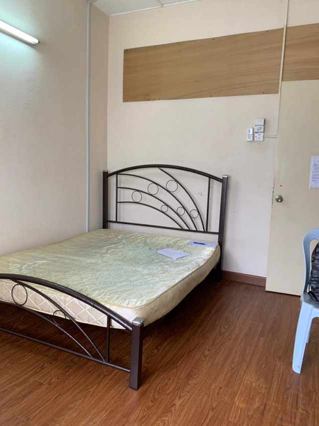 PJ Seksyen 17 Medium Room with attached bathroom for rent!!