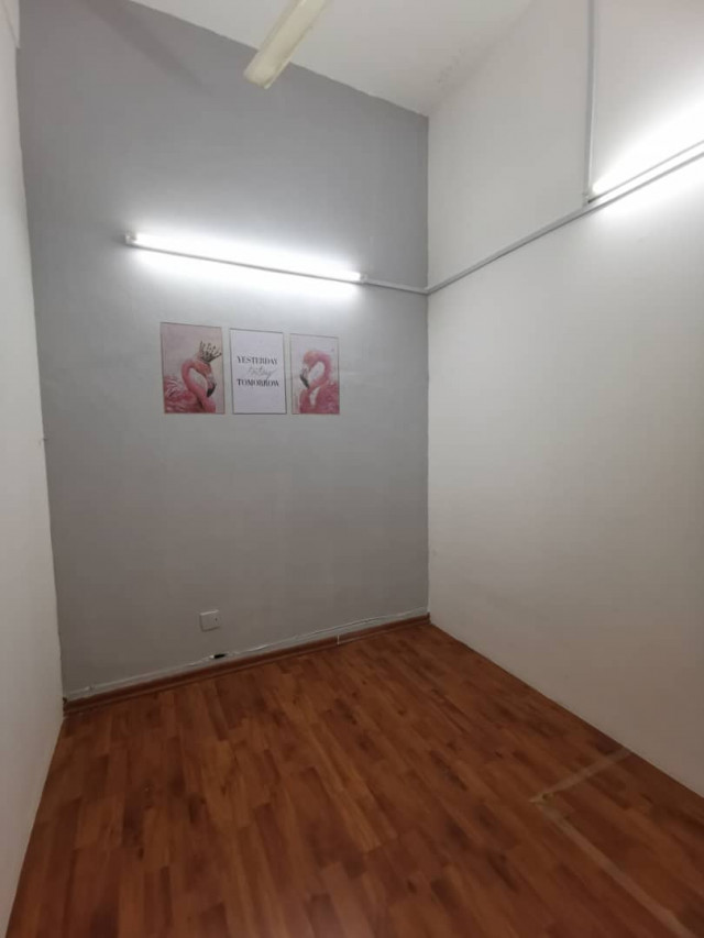 Newly furbished unit in Damansara Jaya!!