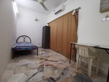 Room for rent in Taman Sea!!!