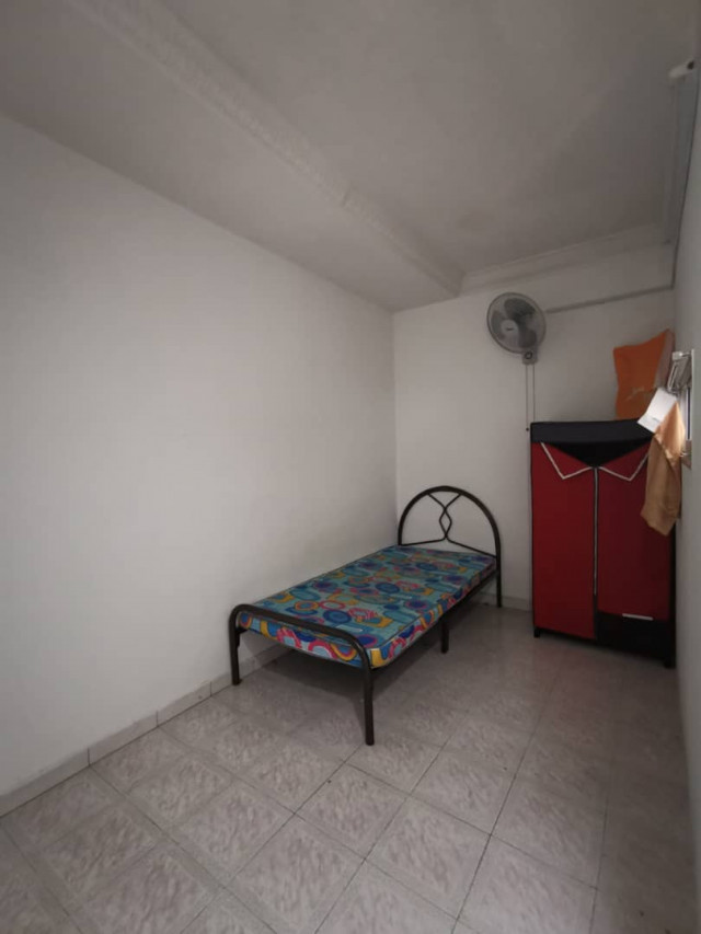 Room for rent in Taman Sea!!!
