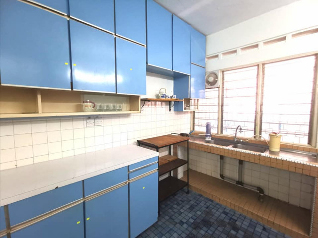 Room for Rent!! Near public transport at SS2, PJ