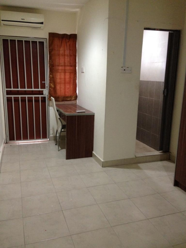 USJ Medium room with attached private bathroom open to rent