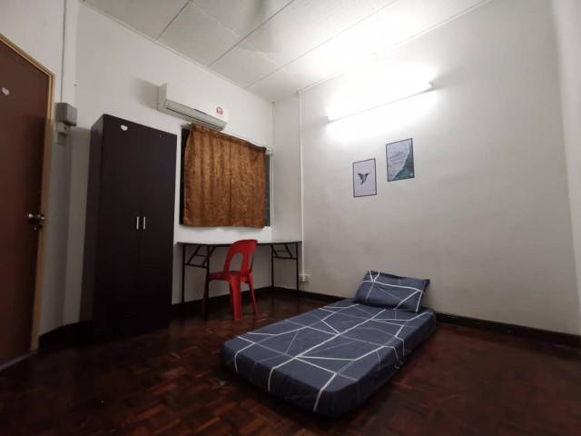 Newly furbished unit in Damansara Jaya!!