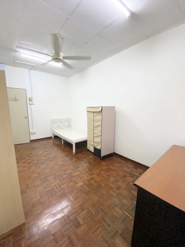 Asia Jaya LRT Room for Rent !