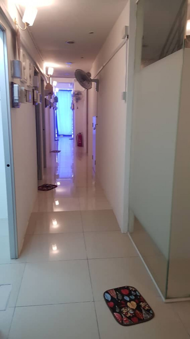 Ac Room with10 meter walking distance to MRT Surian Kota damansara