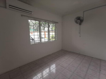Room for rent in Taman Sea!!!