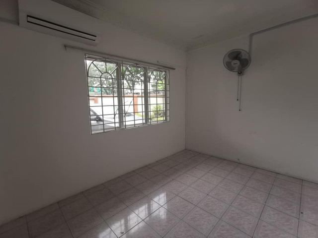Room for rent in Taman Sea!!!