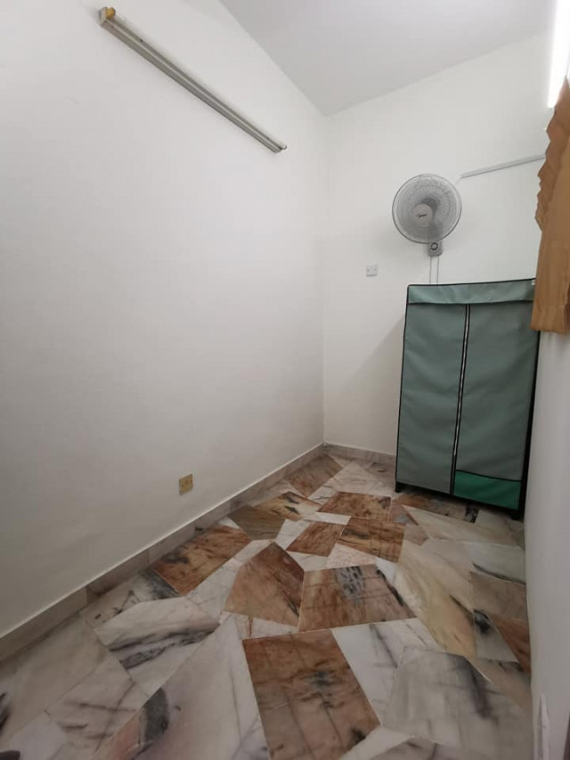 Room for rent in Taman Sea!!!