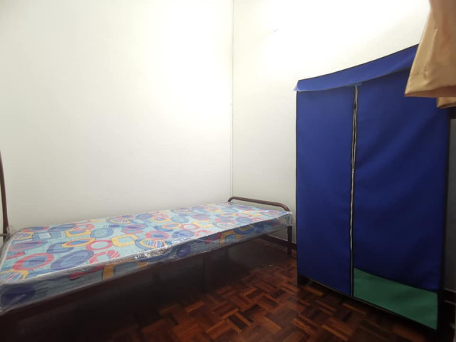 Room for rent in Taman Sea!!!