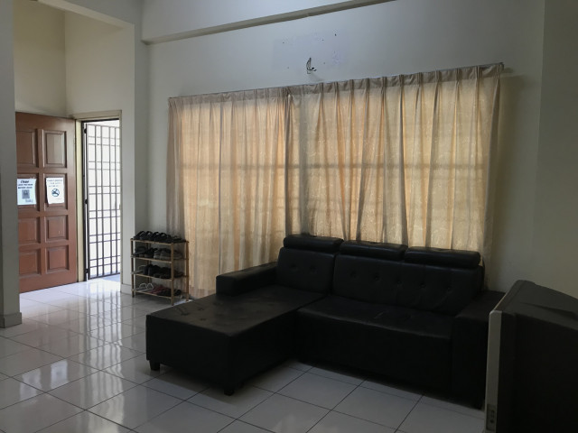 High Speed WI-FI, Terrace House with Guard House & Nice View !! Middle Room at SUNGAI BULOH Near MRT