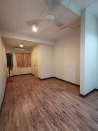 Room for rent in Taman Sea!!!