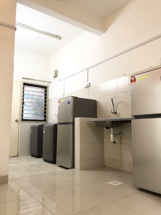 Medium Room In Setia Alam!