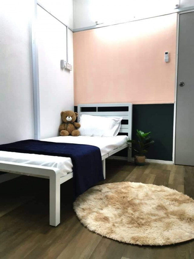 Ac room with 5 mins walking to MRT