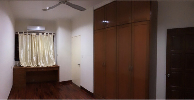Medium room for rent at BU6