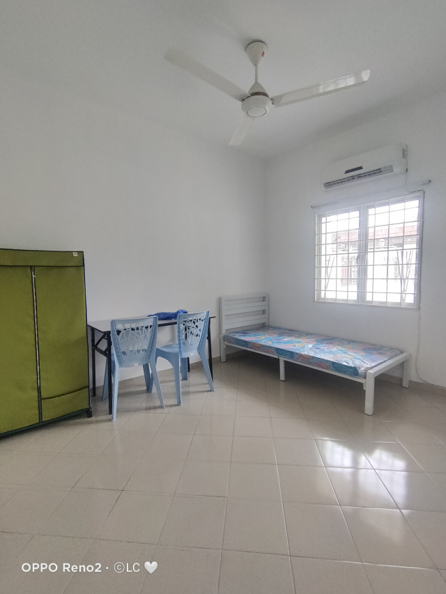 AC room private bathroom walk 3 mins to LRT Asia Jaya 🚆