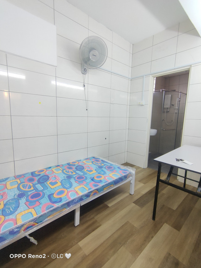 AC room private bathroom walk 3 mins to LRT Asia Jaya 🚆
