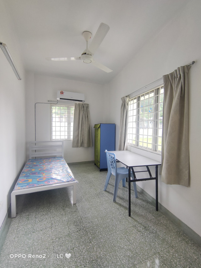 AC room private bathroom walk 3 mins to LRT Asia Jaya 🚆