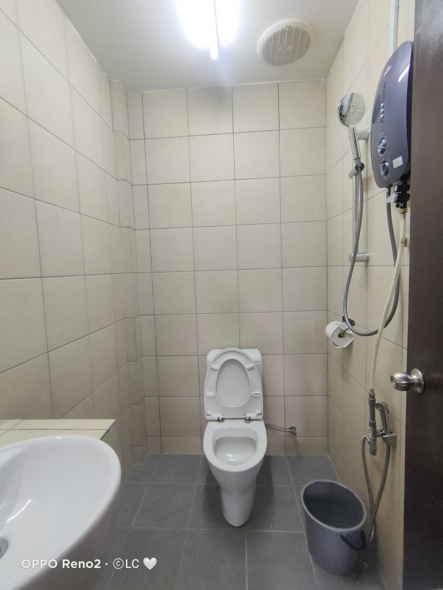 AC room private bathroom walk 3 mins to LRT Asia Jaya 🚆