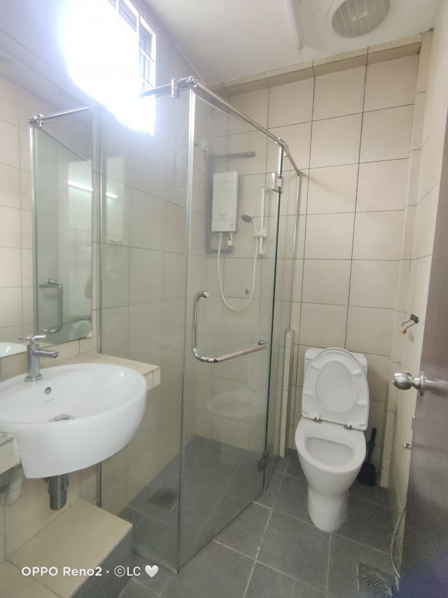 AC room private bathroom walk 3 mins to LRT Asia Jaya 🚆