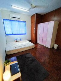 📣BU10 with attach toilet, 3 minutes to Centrepoint, 5 minutes to One Utama, Mutiara Damansara, Easy Access to LDP, NKVE