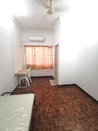 Room for rent in Taman Sea!!!