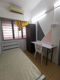Taman Connaught Landed Room For Rent